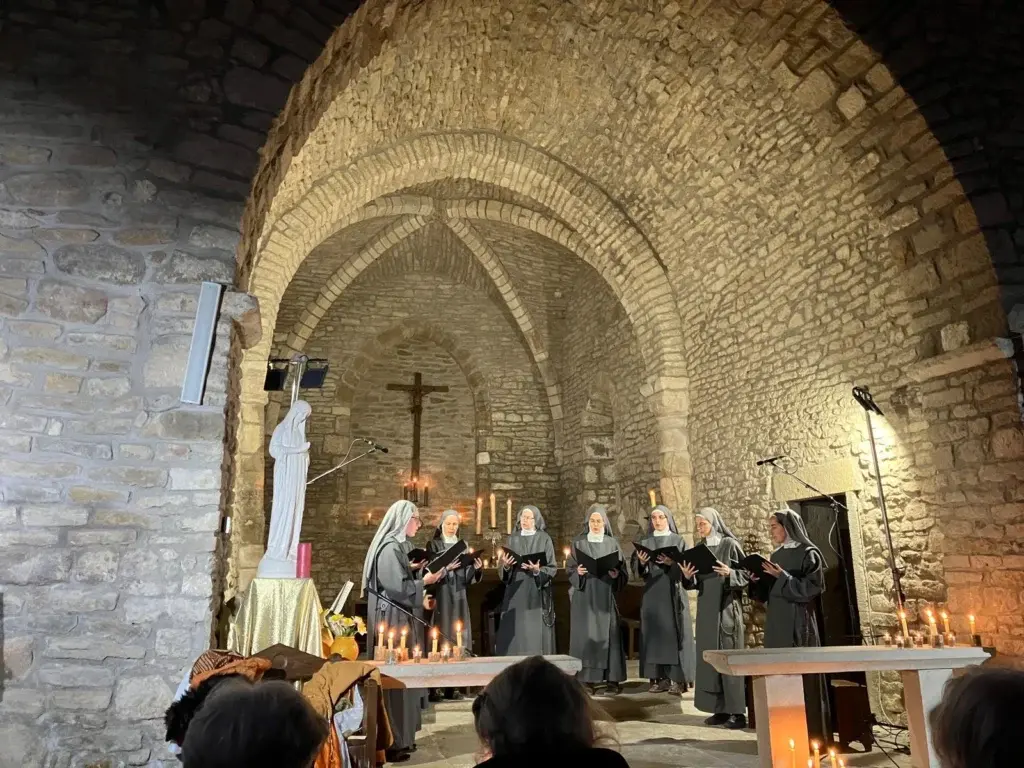 Neuf sœurs en scène au prieuré du Puley